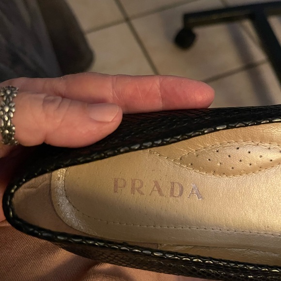 Prada (authentic) loafers with bow with gold accents - Picture 4 of 4